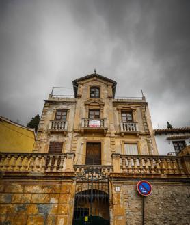 Imagen secundaria 2 - Se vende la casa más rara de Granada