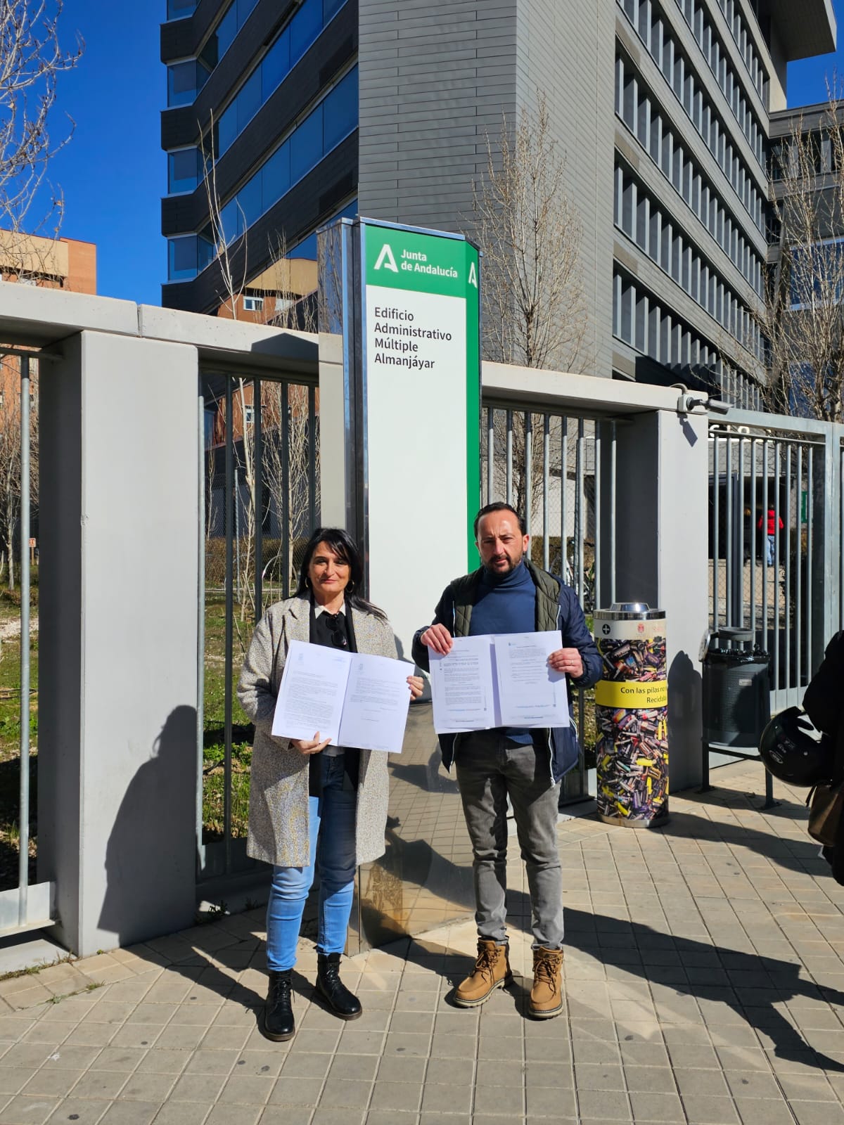 El alcalde, Roberto García, y la concejala de Movilidad, Lola Rivera, presentaron las alegaciones en la Delegación de Fomento.