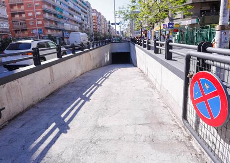 Imagen secundaria 1 - El interior del parking proyectado en Camino de Ronda en una visita en 2019.