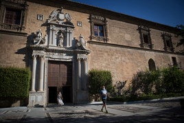 Exterior del Hospital Real, sede del Rectorado de la UGR.