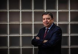 El ministro de Agricultura, Pesca y Alimentación, en la sede de IDEAL.