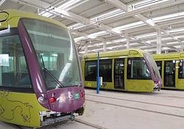 Tranvías aparcados desde hace 12 años en sus cocheras.