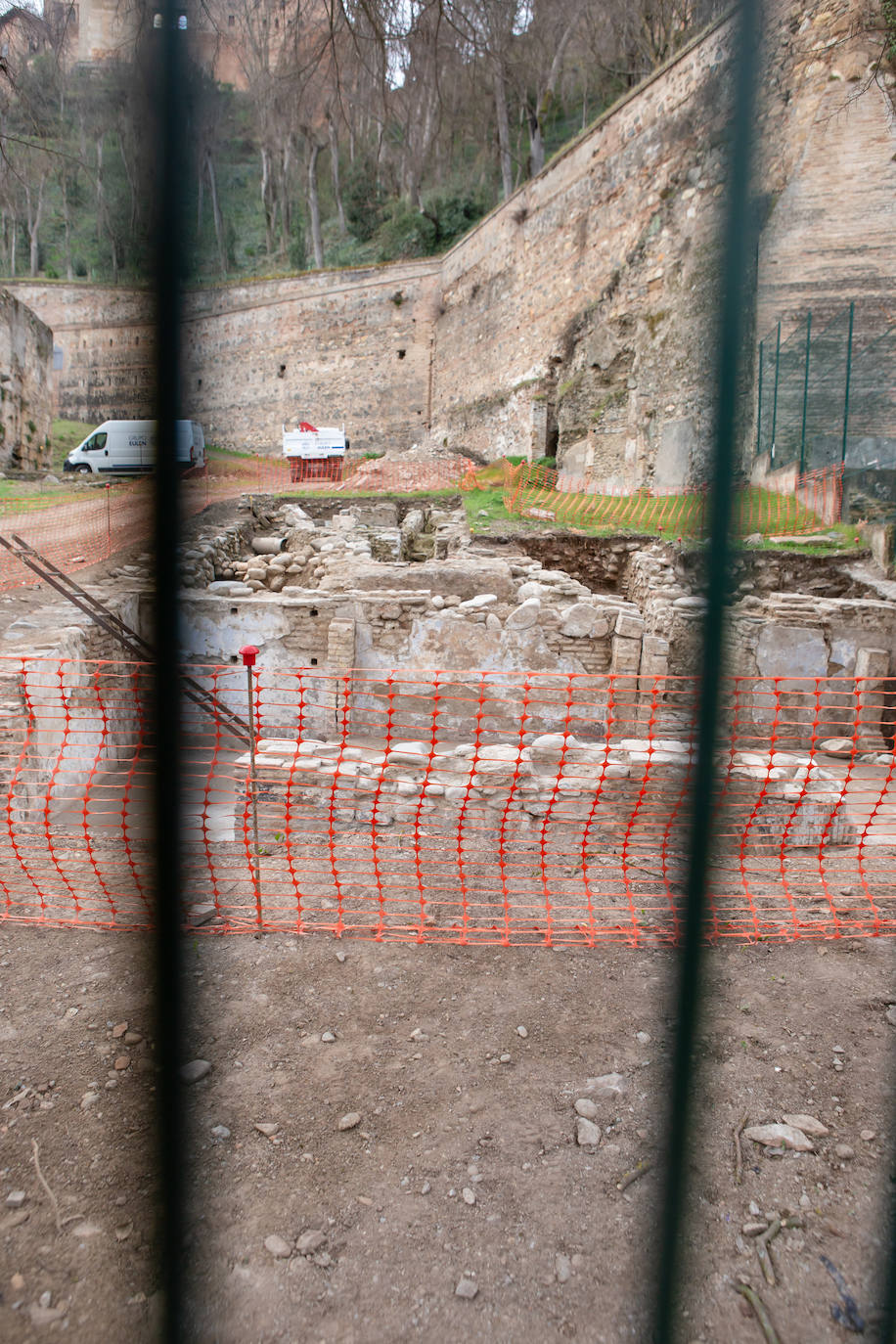 Imagen secundaria 2 - Restos que han aflorado en las excavaciones. 