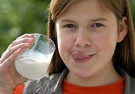 Nueva alerta de Sanidad para alérgicos por esta leche con almendras.