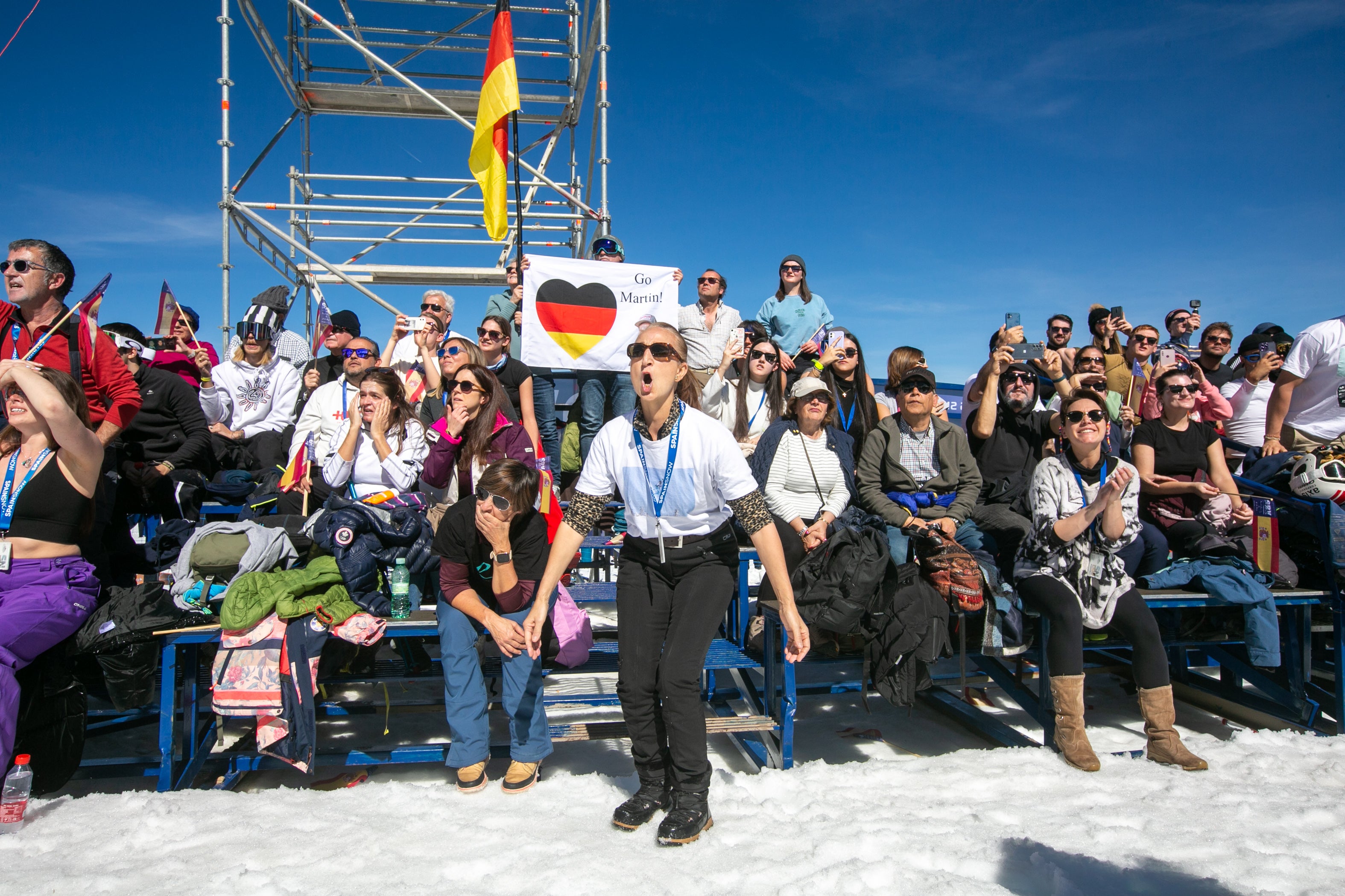 Ambientazo en Sierra Nevada en la fiesta del snowboard