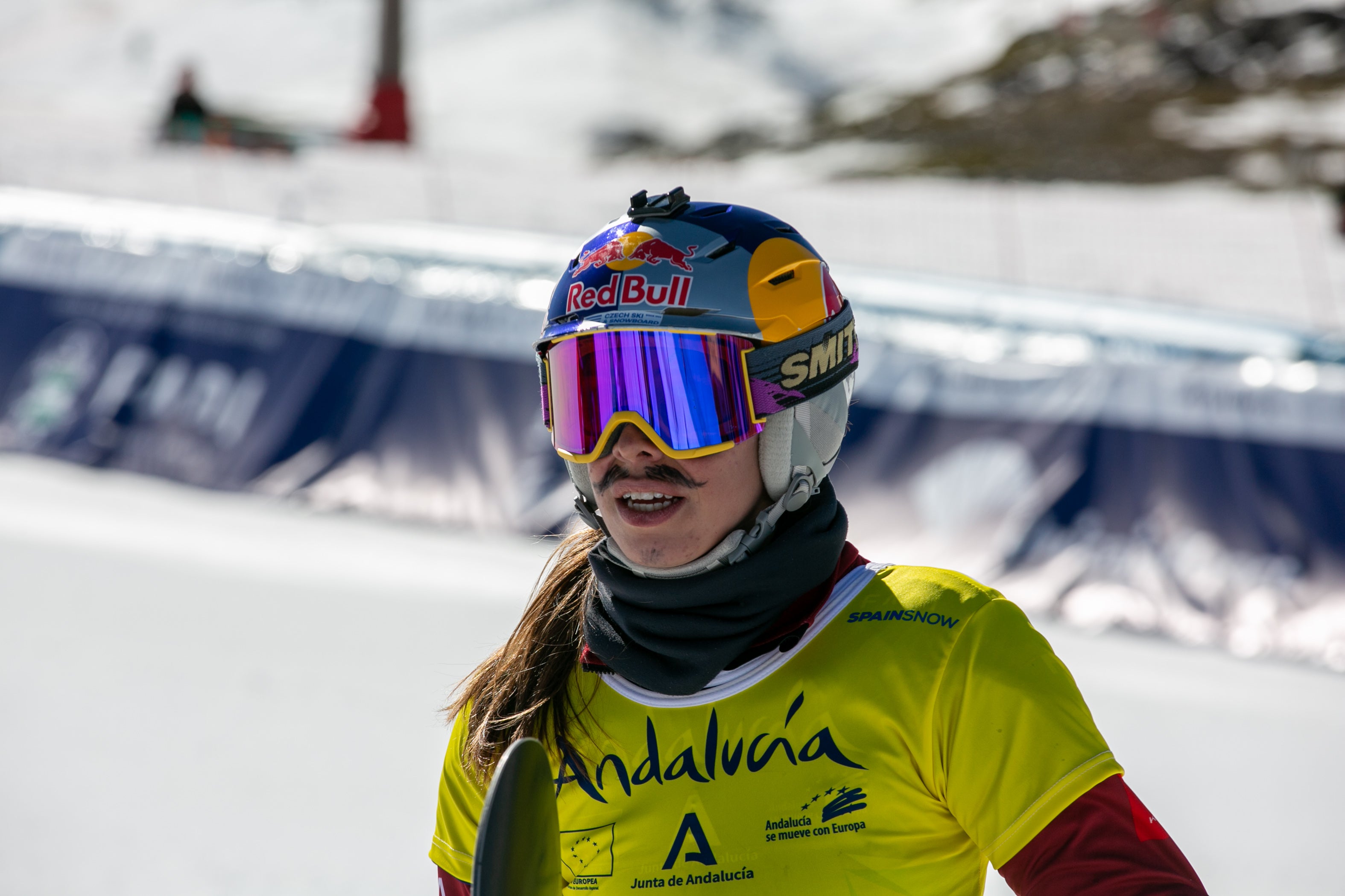 Ambientazo en Sierra Nevada en la fiesta del snowboard