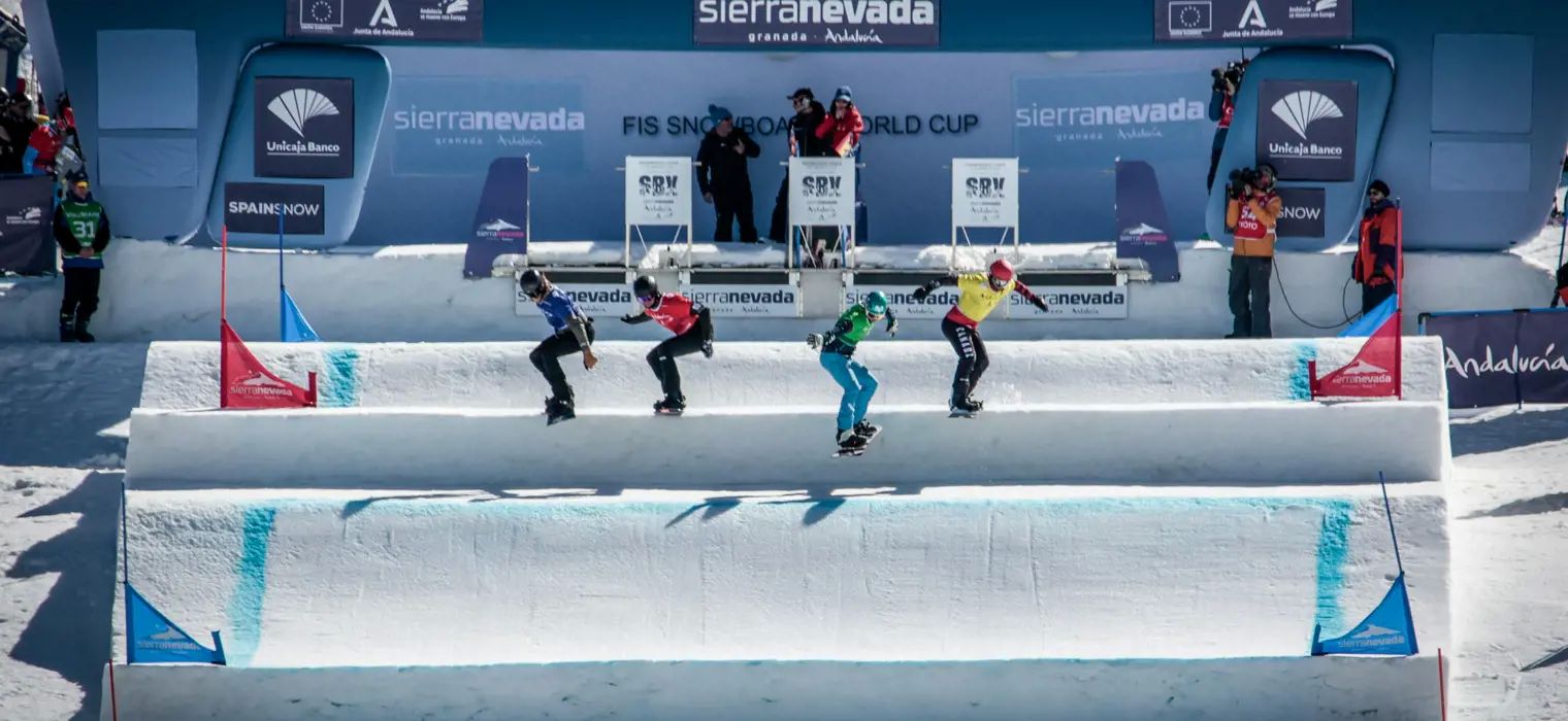 Lucas Eguibar, segundo por la derecha, tras la salida de una de las pruebas.