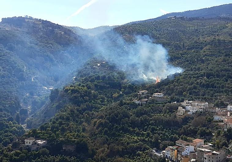 Incendio cerca de Ízbor.