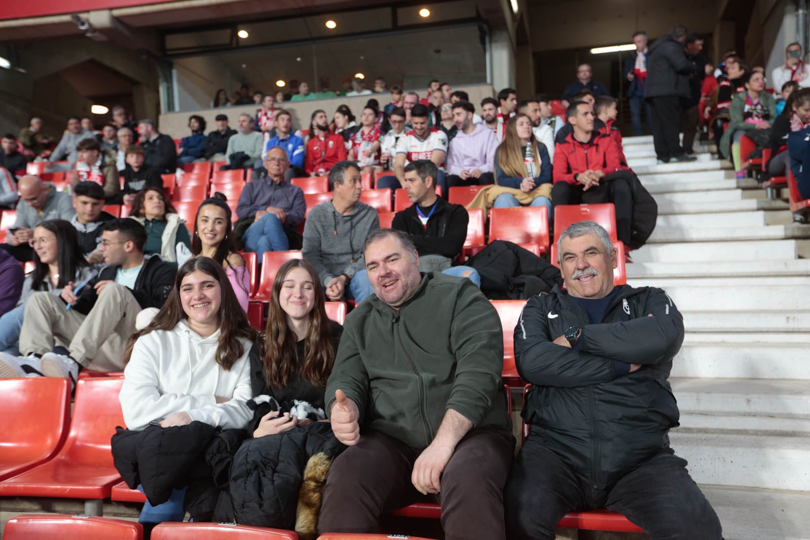 Encuéntrate en la grada en el Granada - Ponferradina