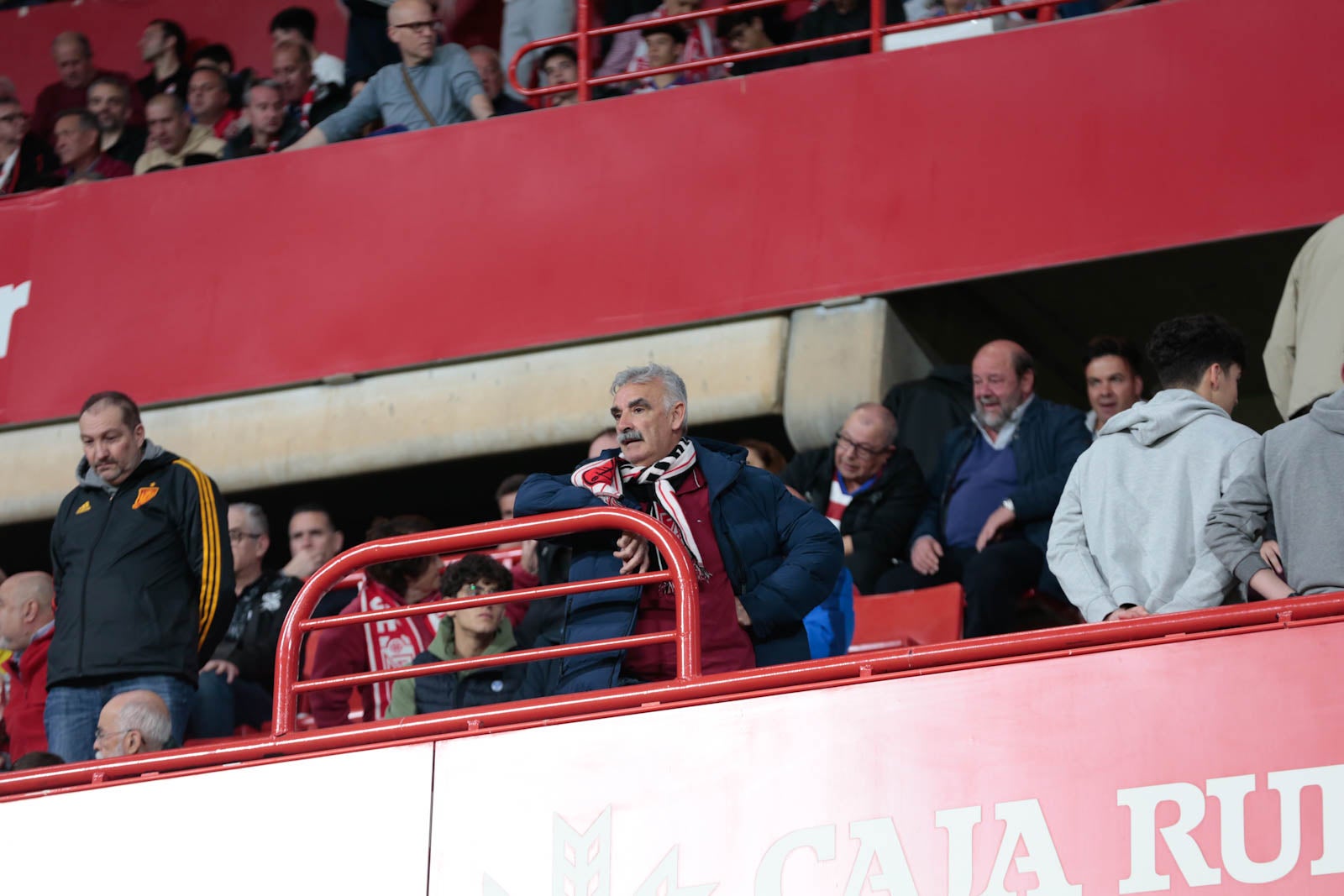 Encuéntrate en la grada en el Granada - Ponferradina