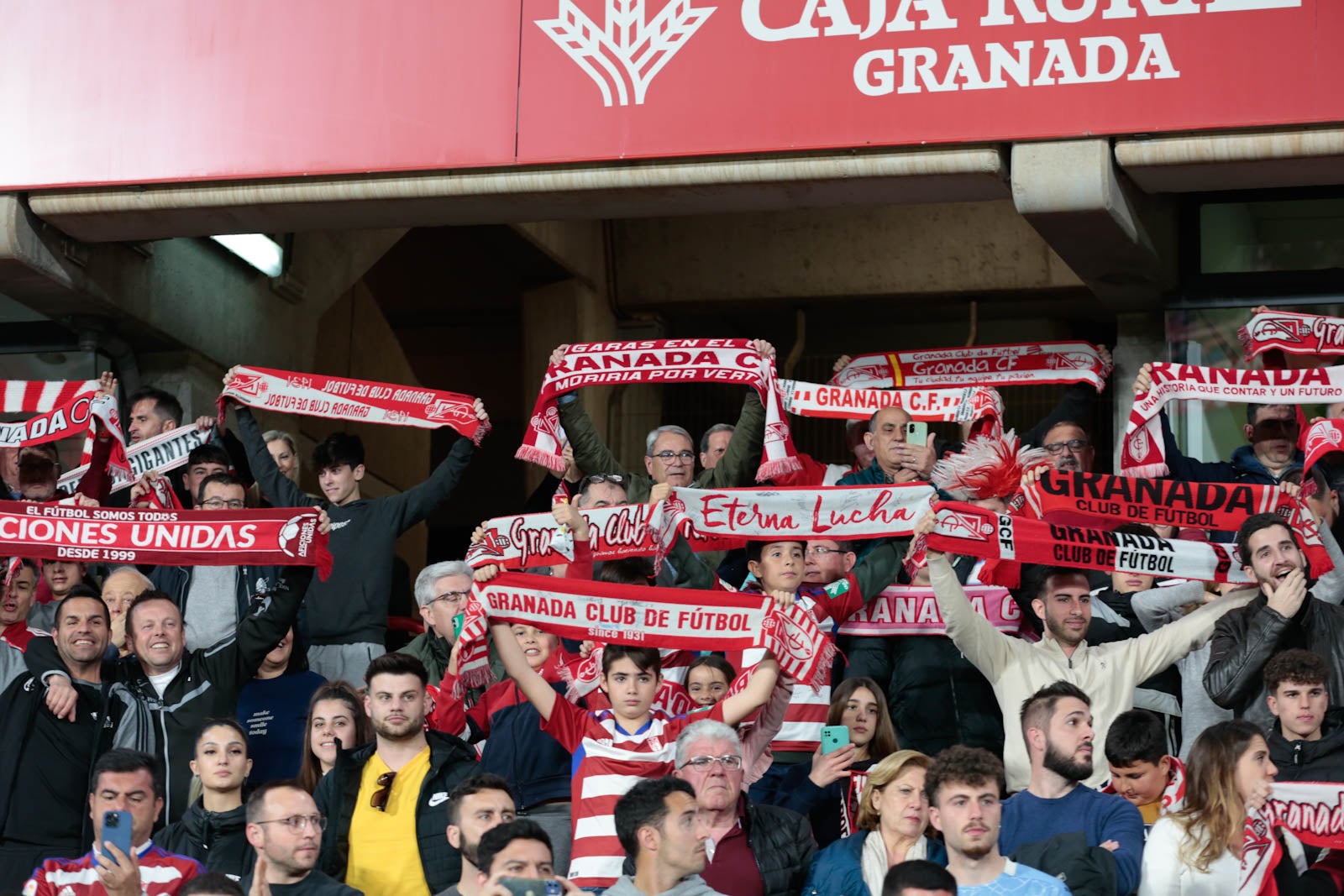 Encuéntrate en la grada en el Granada - Ponferradina