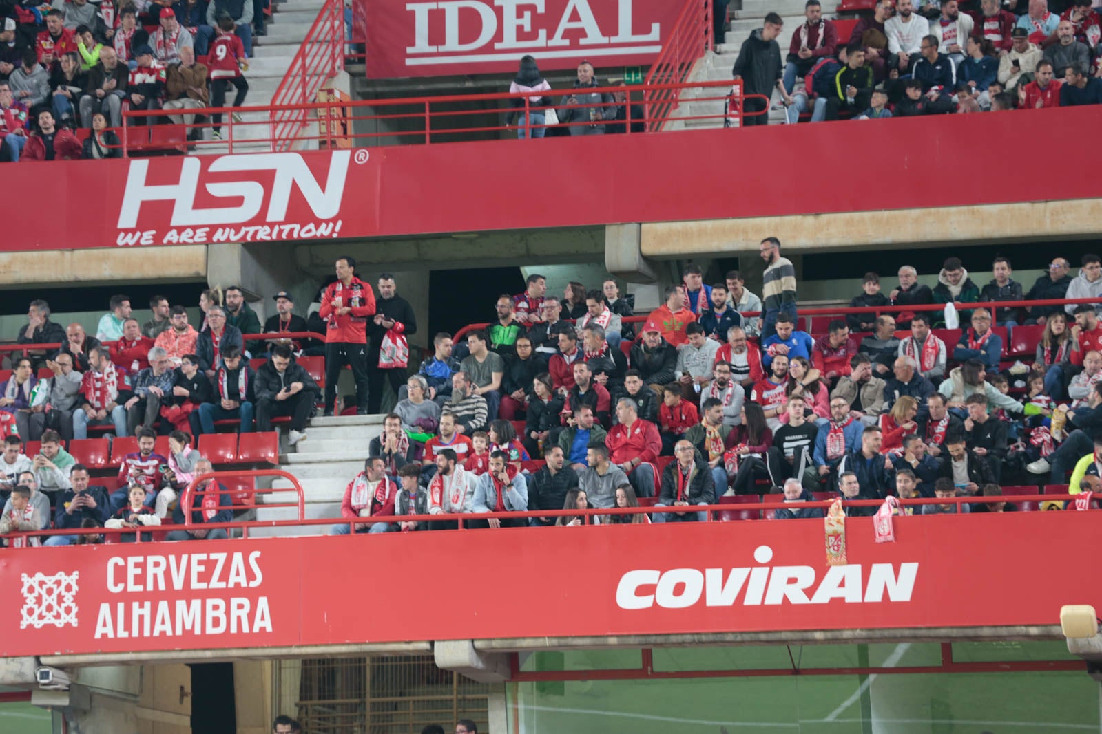 Encuéntrate en la grada en el Granada - Ponferradina