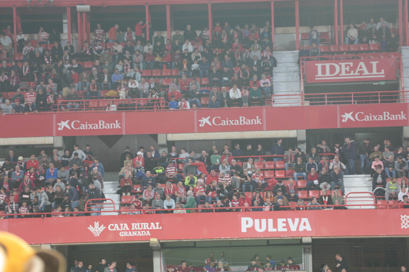 Encuéntrate en la grada en el Granada - Ponferradina