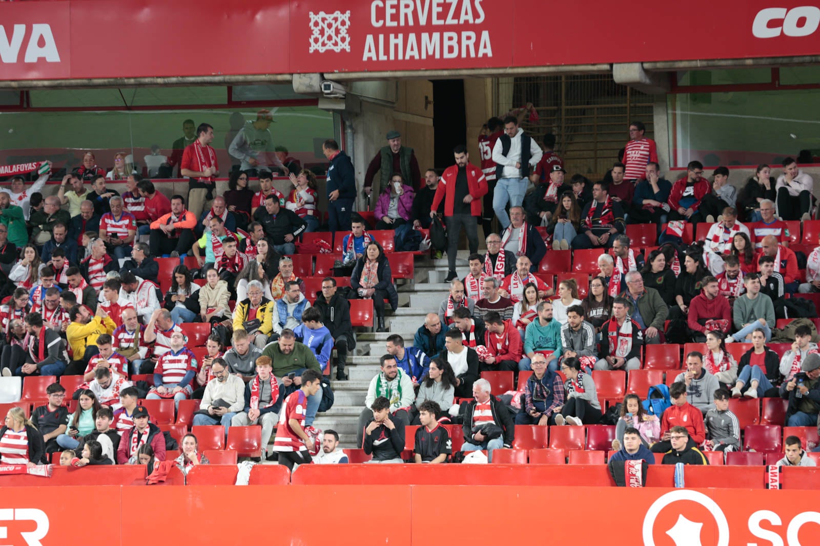Encuéntrate en la grada en el Granada - Ponferradina