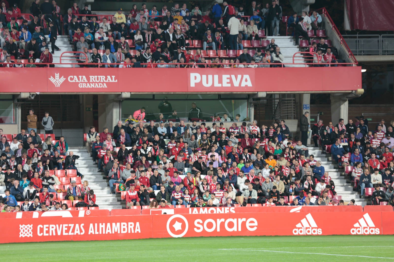 Encuéntrate en la grada en el Granada - Ponferradina