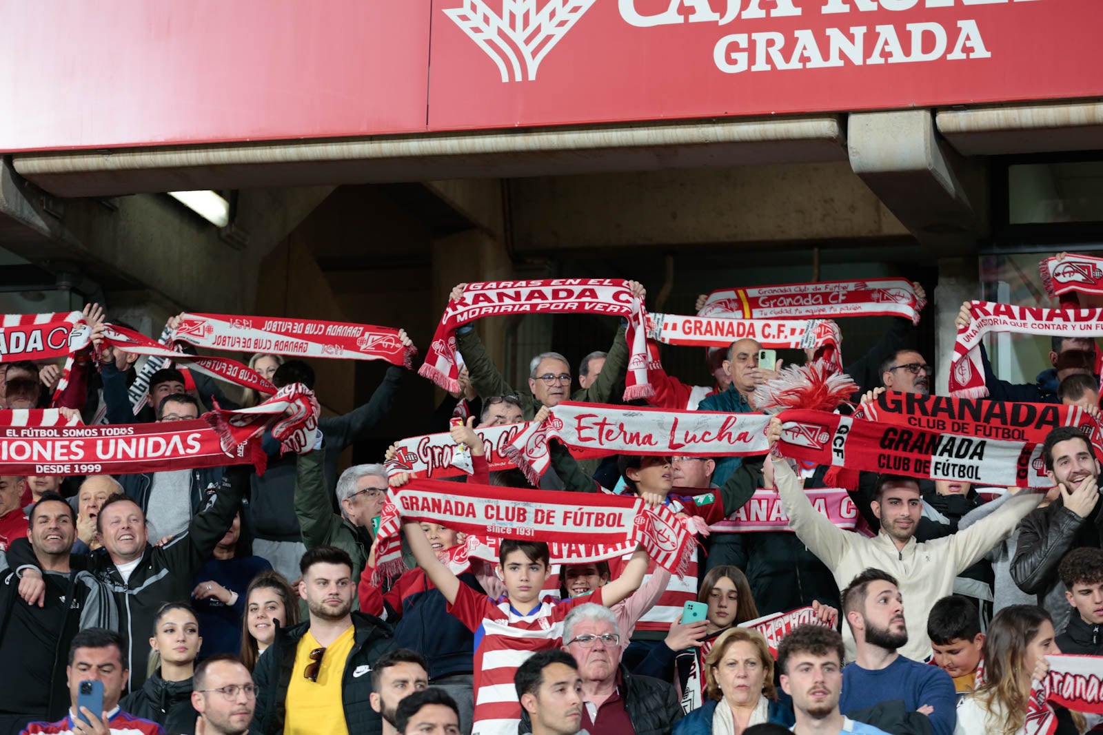 Encuéntrate en la grada en el Granada - Ponferradina