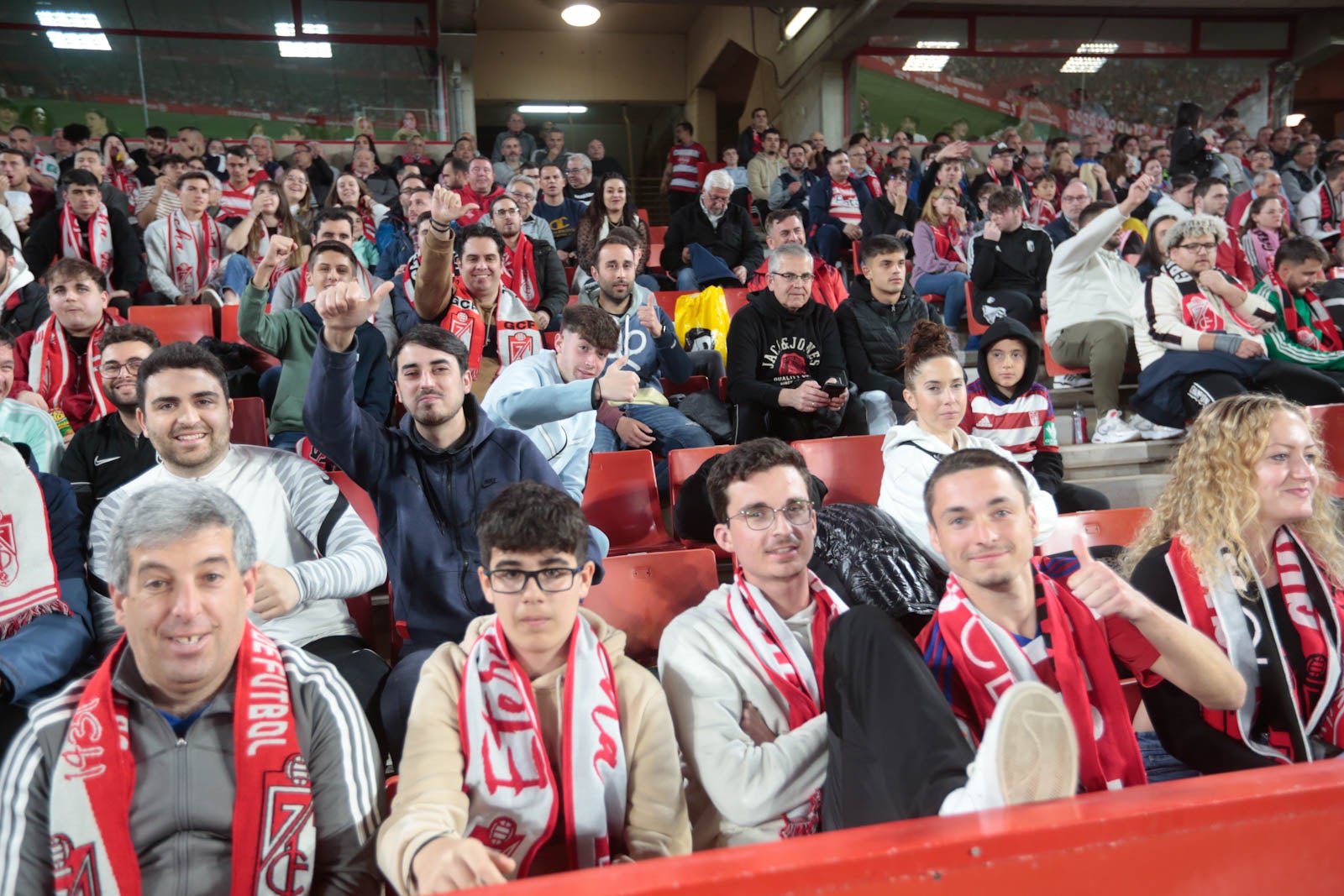 Encuéntrate en la grada en el Granada - Ponferradina