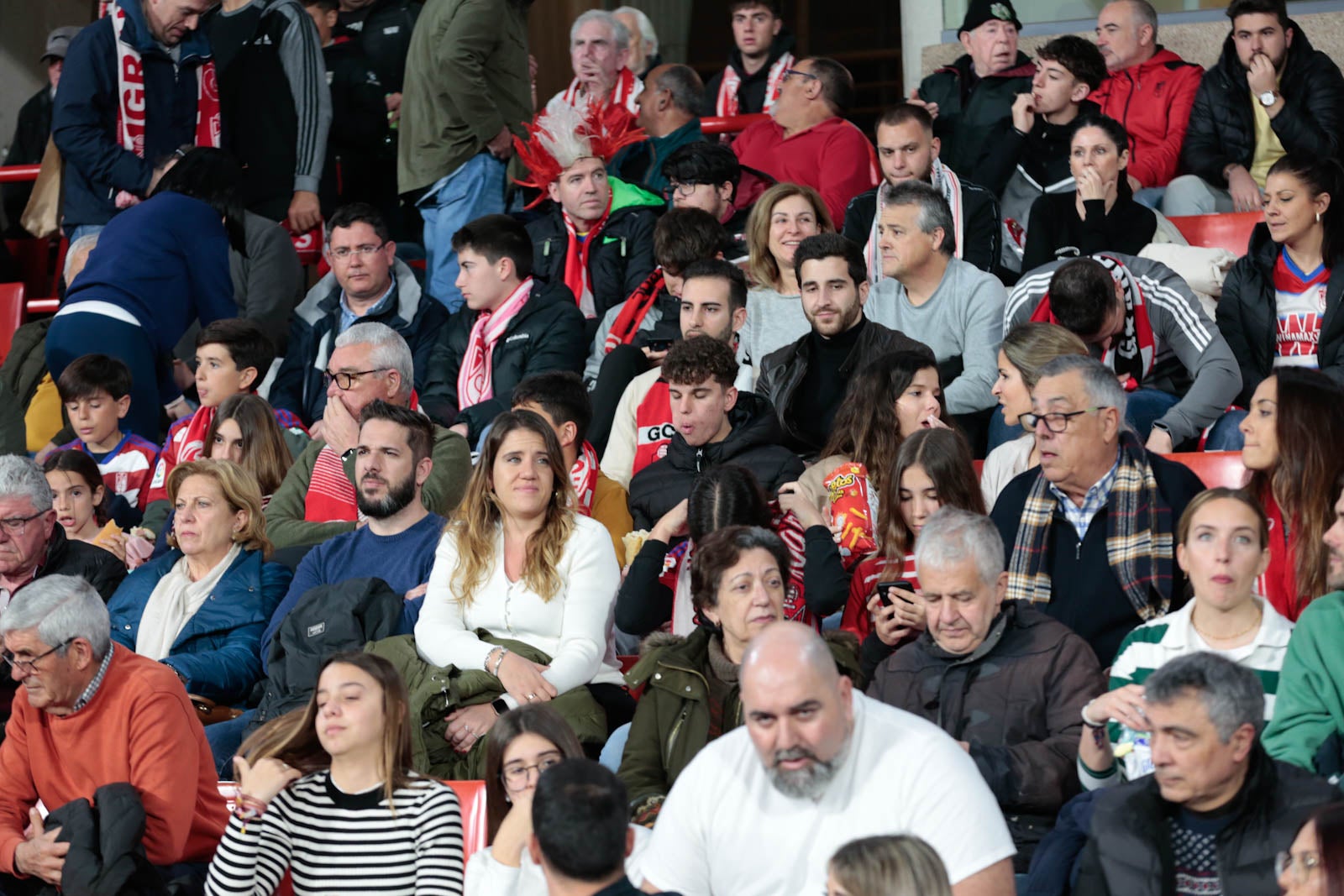 Encuéntrate en la grada en el Granada - Ponferradina