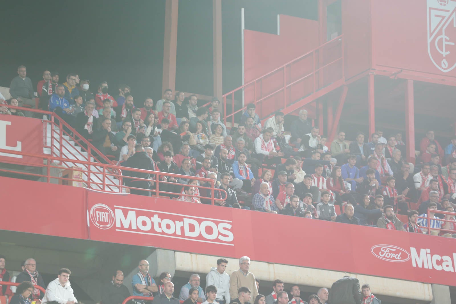 Encuéntrate en la grada en el Granada - Ponferradina