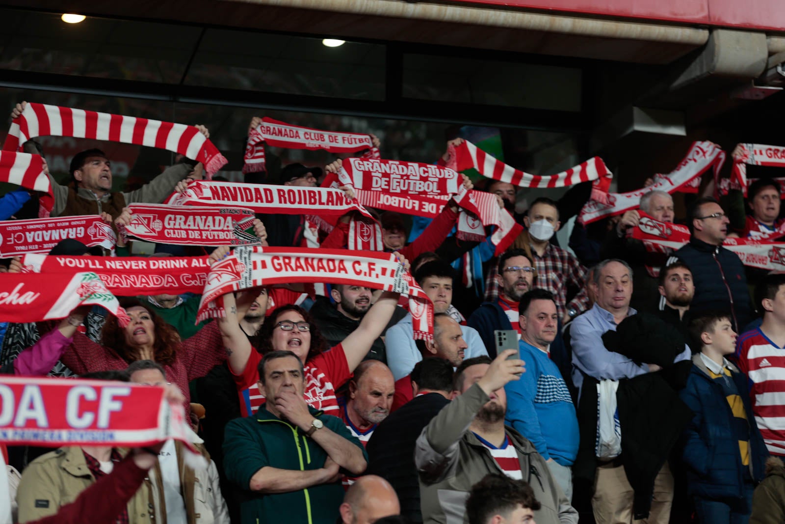 Encuéntrate en la grada en el Granada - Ponferradina