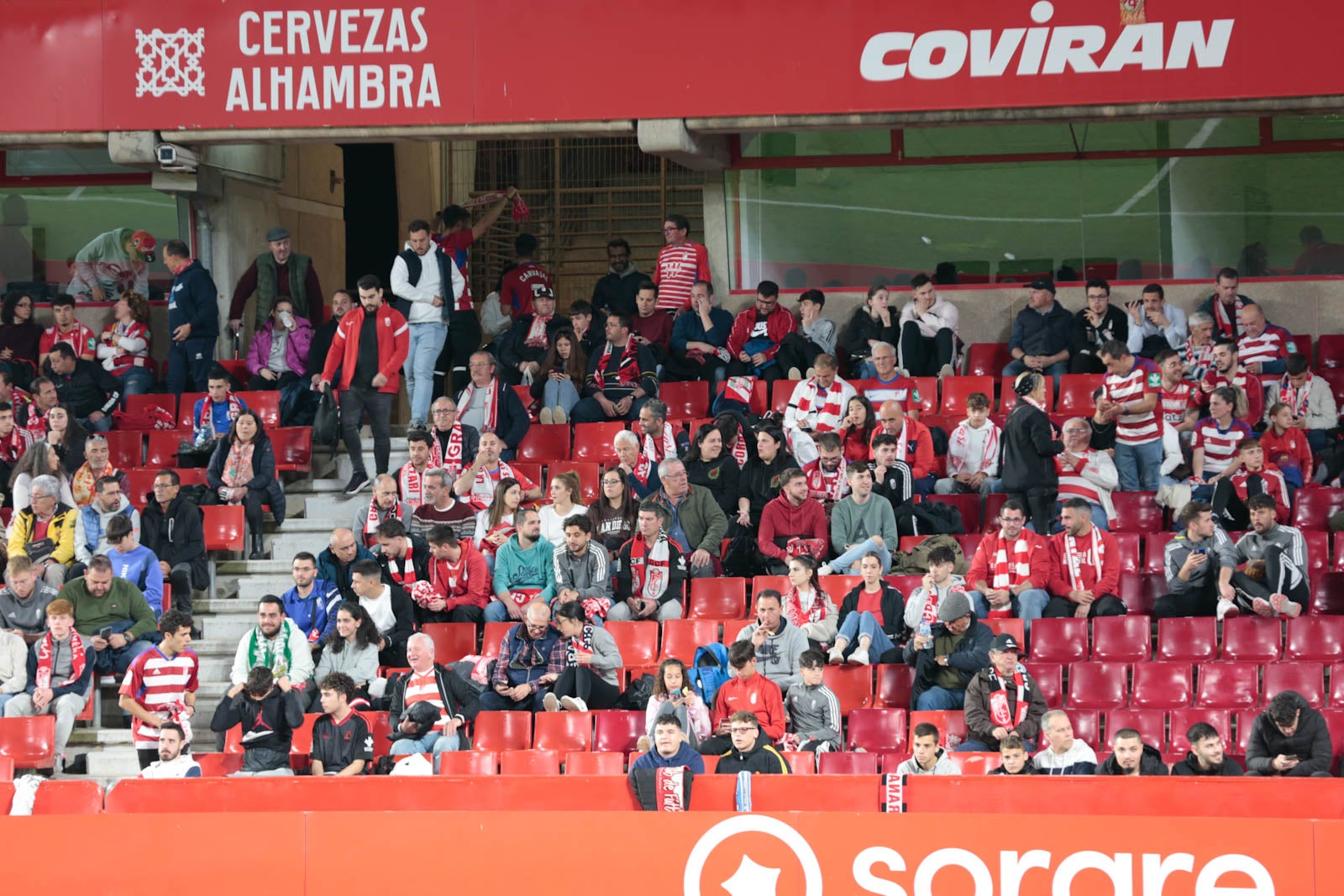 Encuéntrate en la grada en el Granada - Ponferradina