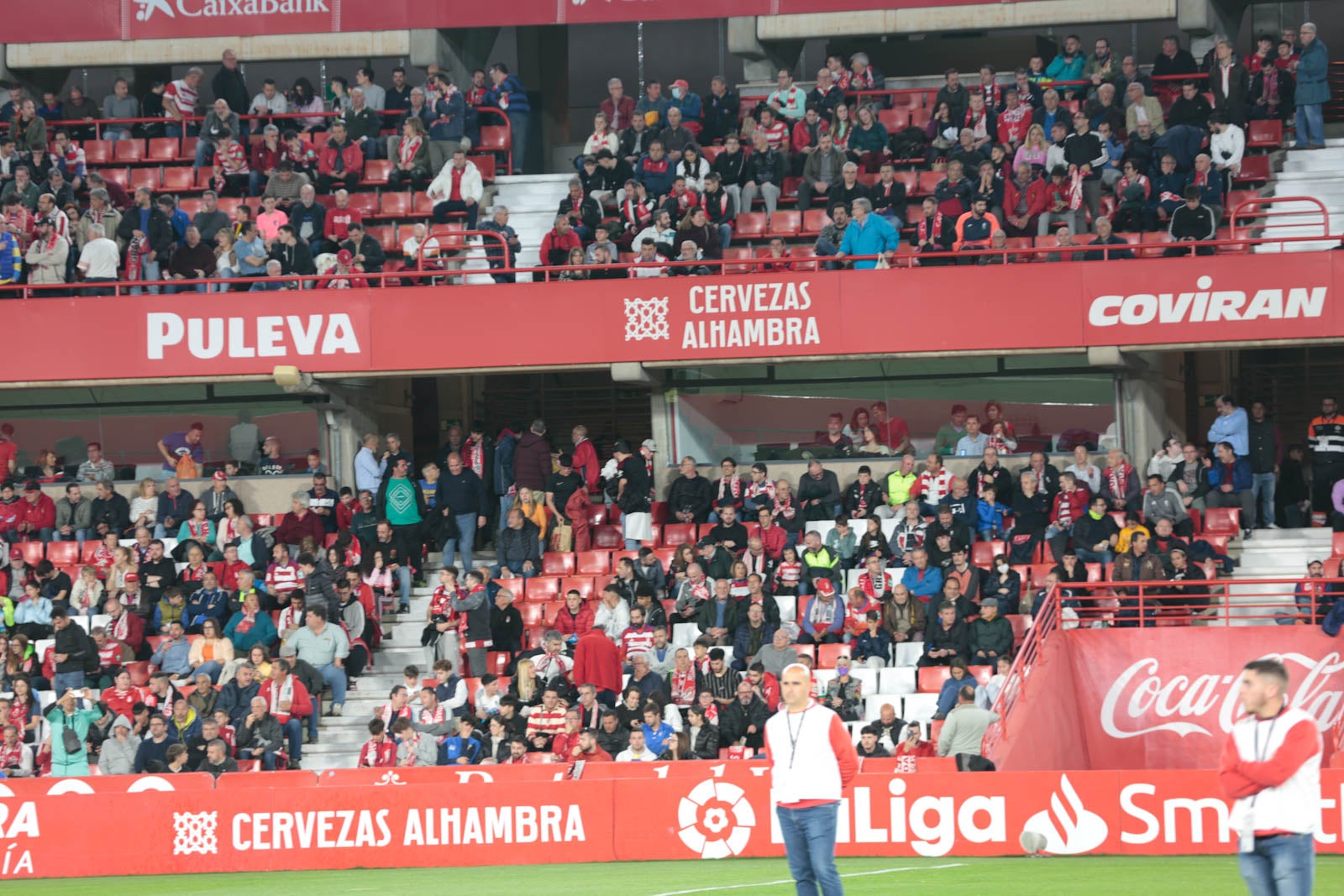 Encuéntrate en la grada en el Granada - Ponferradina