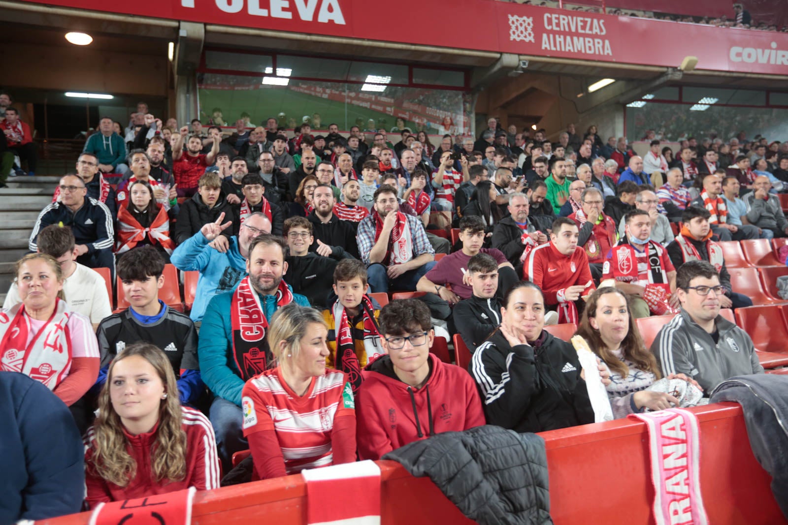 Encuéntrate en la grada en el Granada - Ponferradina