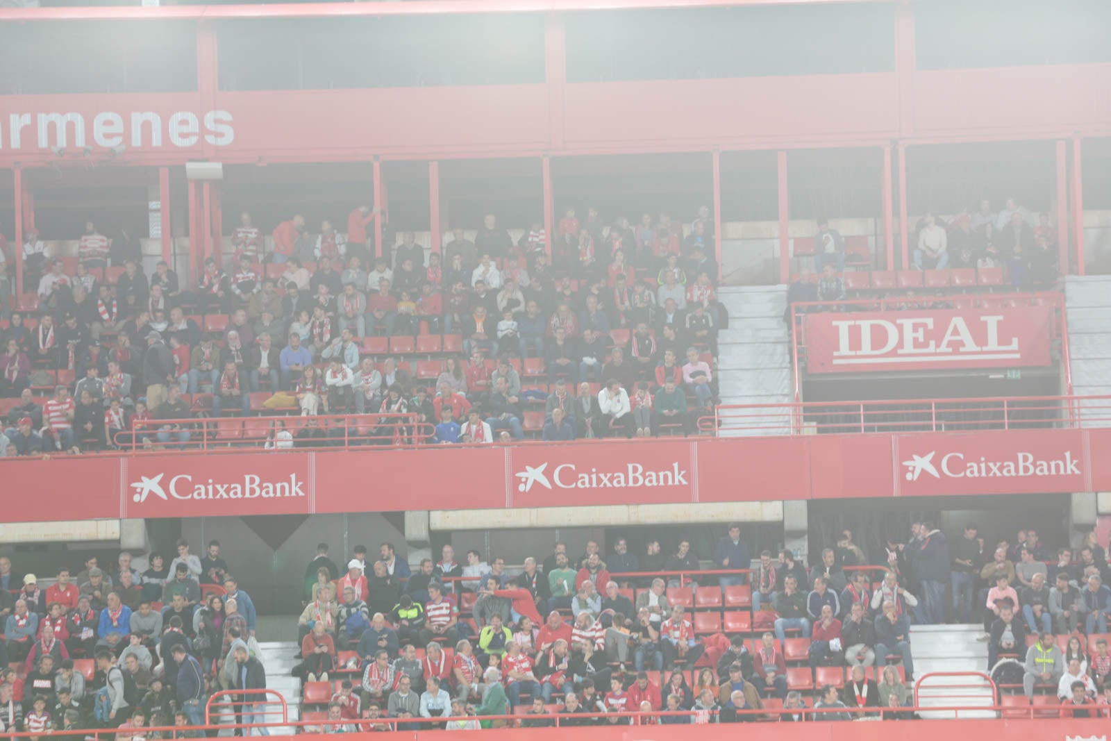 Encuéntrate en la grada en el Granada - Ponferradina