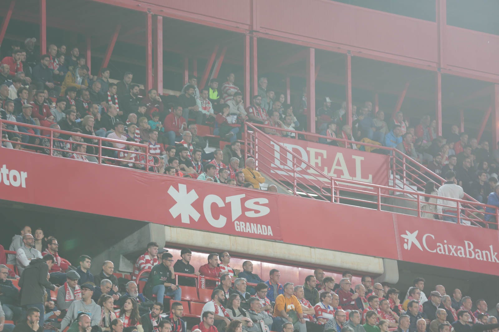 Encuéntrate en la grada en el Granada - Ponferradina