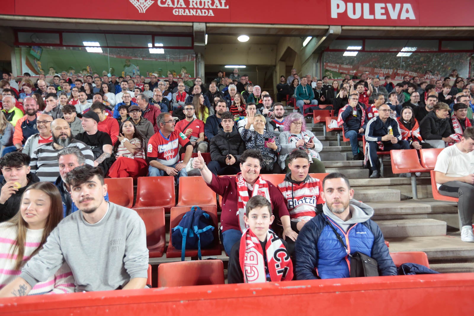 Encuéntrate en la grada en el Granada - Ponferradina