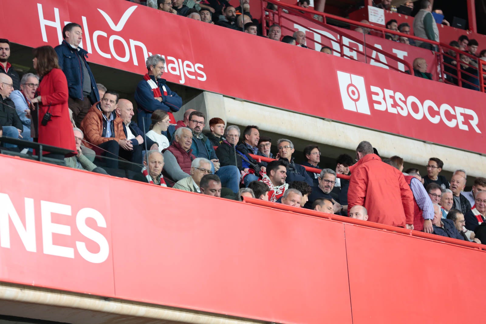 Encuéntrate en la grada en el Granada - Ponferradina
