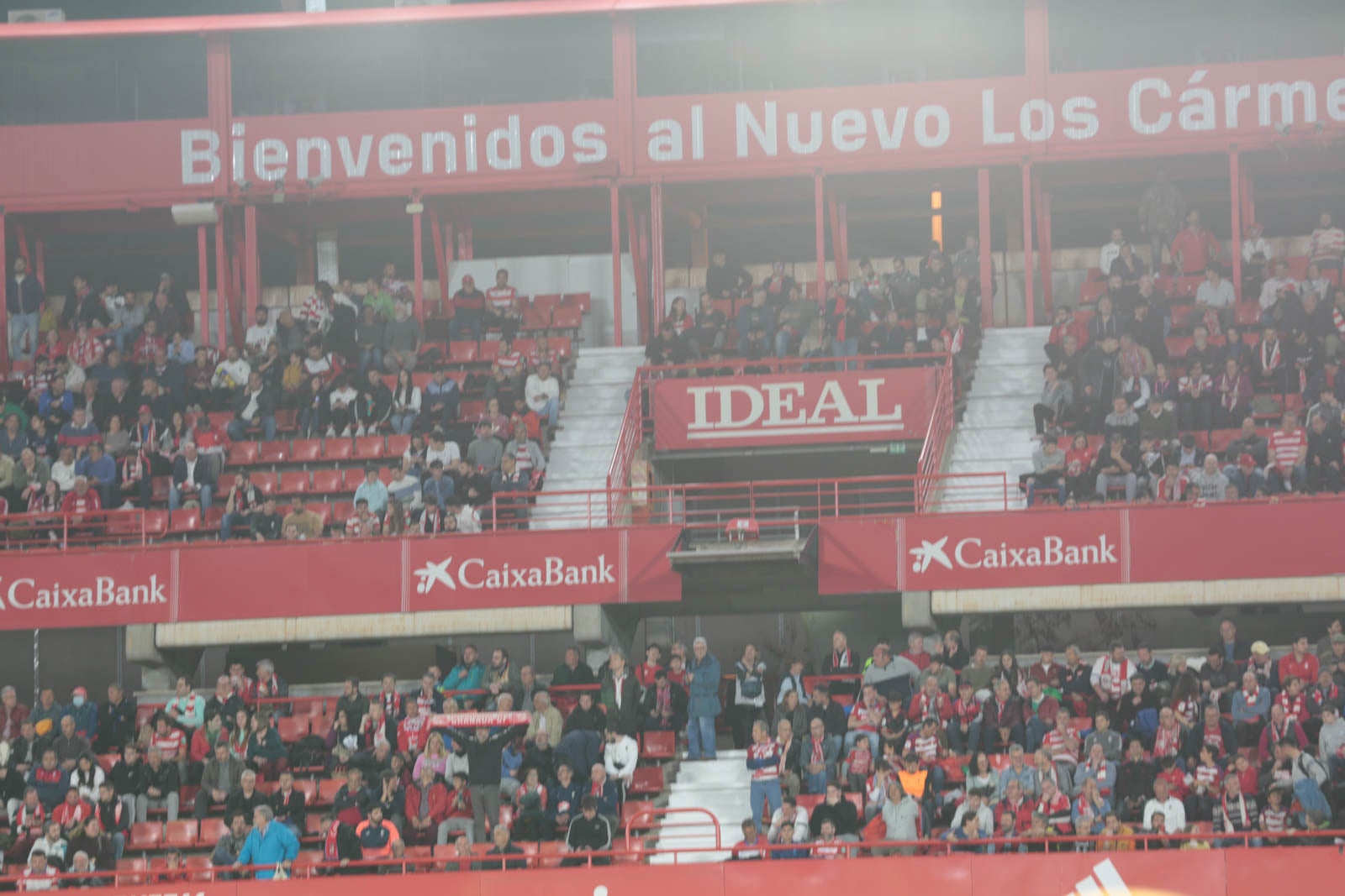 Encuéntrate en la grada en el Granada - Ponferradina