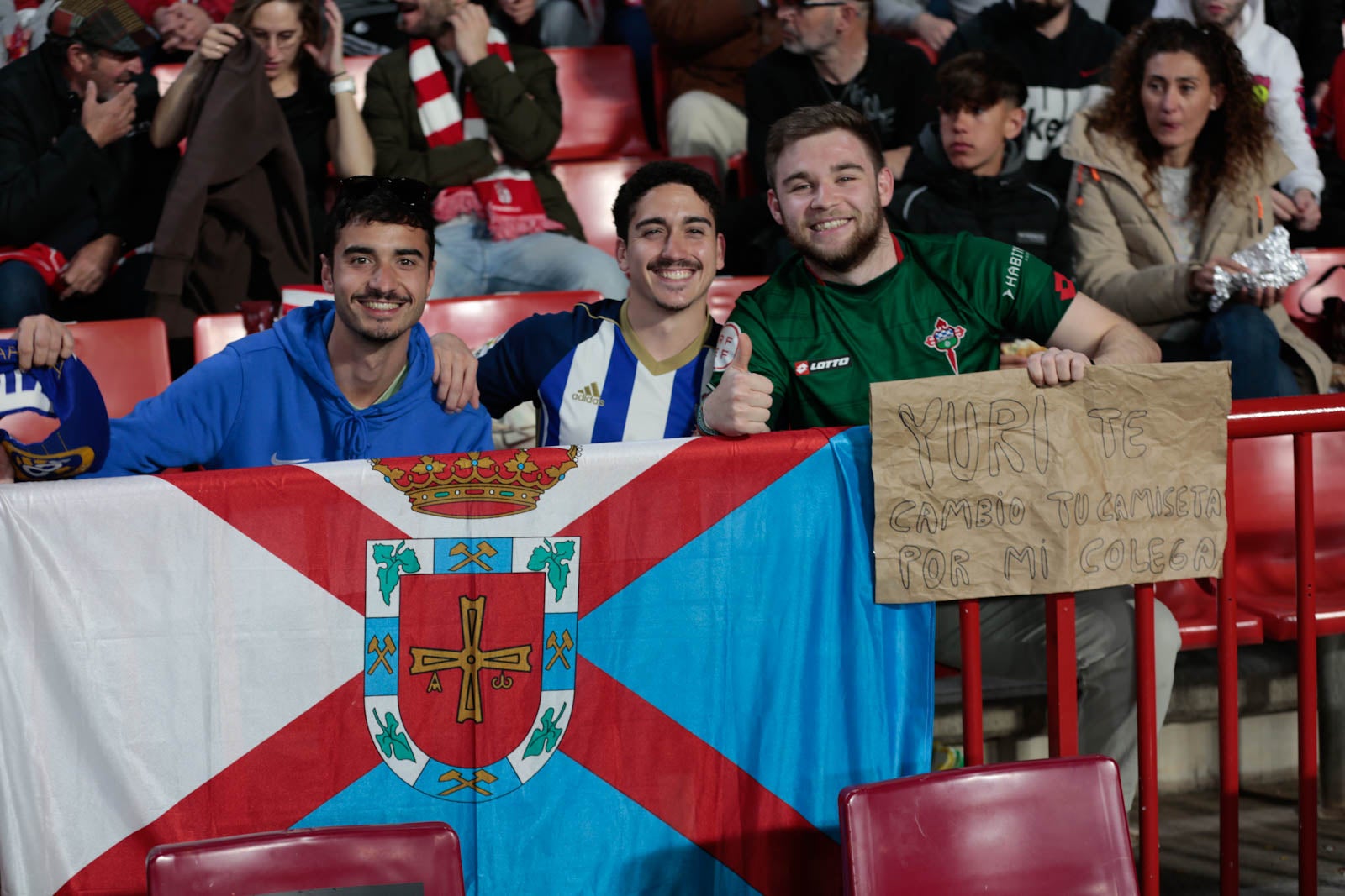 Encuéntrate en la grada en el Granada - Ponferradina