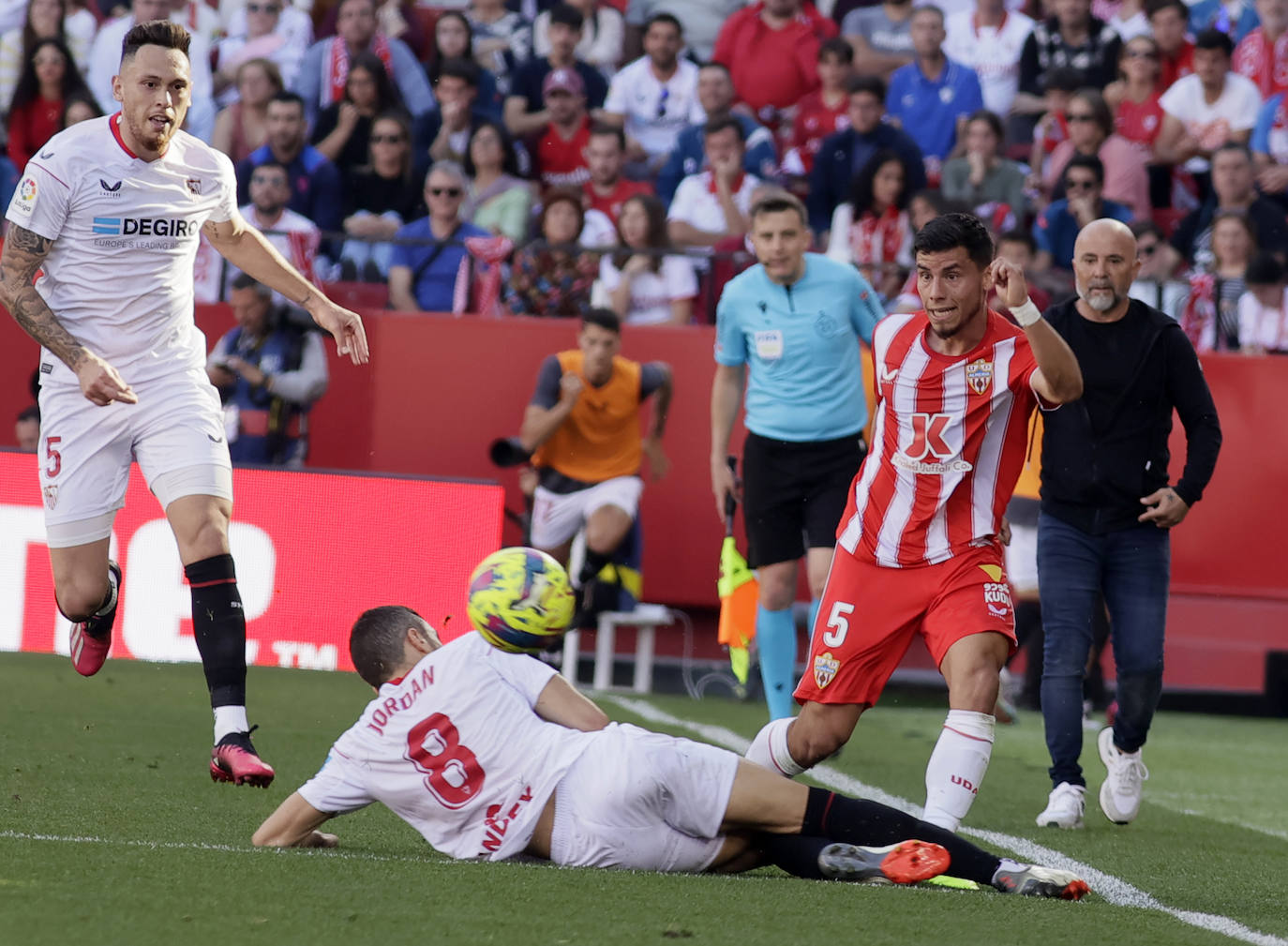 Las imágenes de la derrotas del Almería ante el Sevilla
