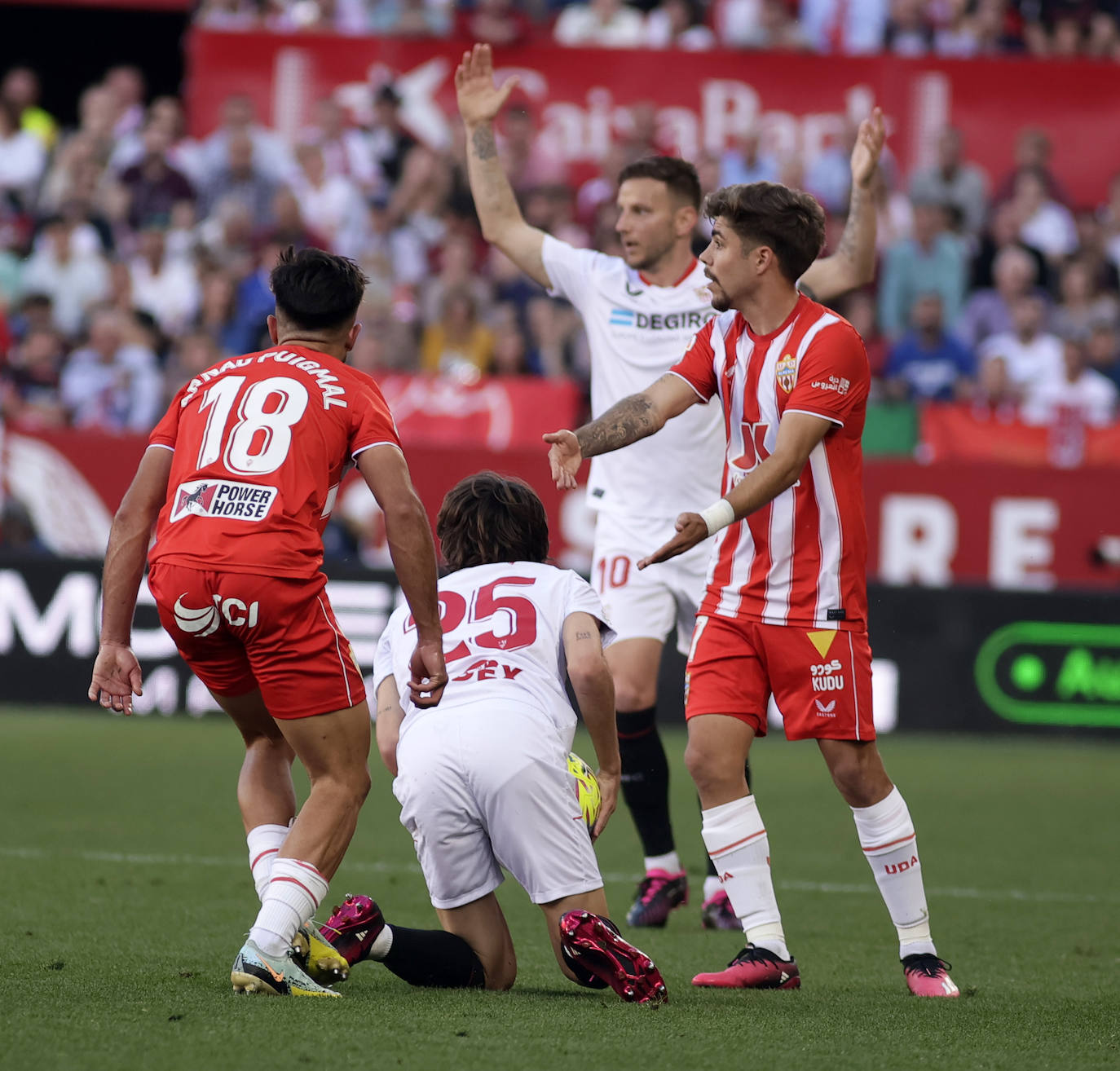 Las imágenes de la derrotas del Almería ante el Sevilla