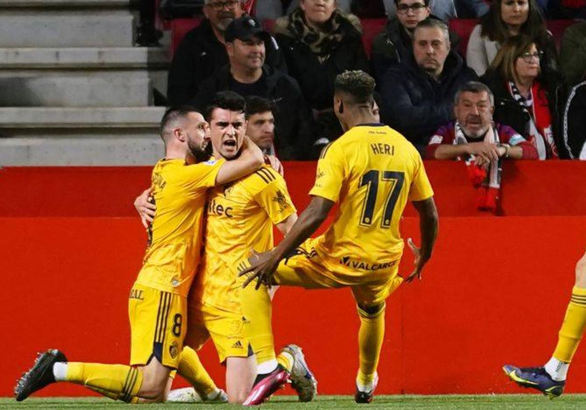 Pasçanu celebra el gol del empate a uno.