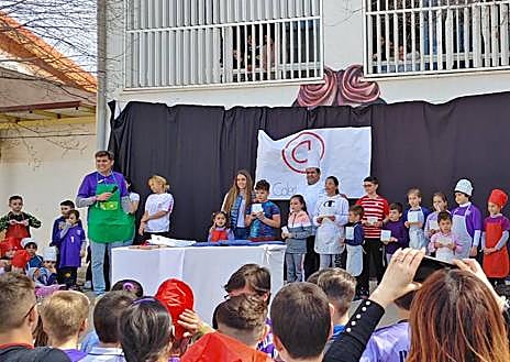 Imagen secundaria 1 - Entrega de premios, juegos italianos y degustación de pizza.