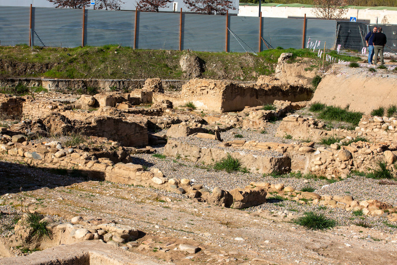 Excavación de diferentes edificios en Mondragones.