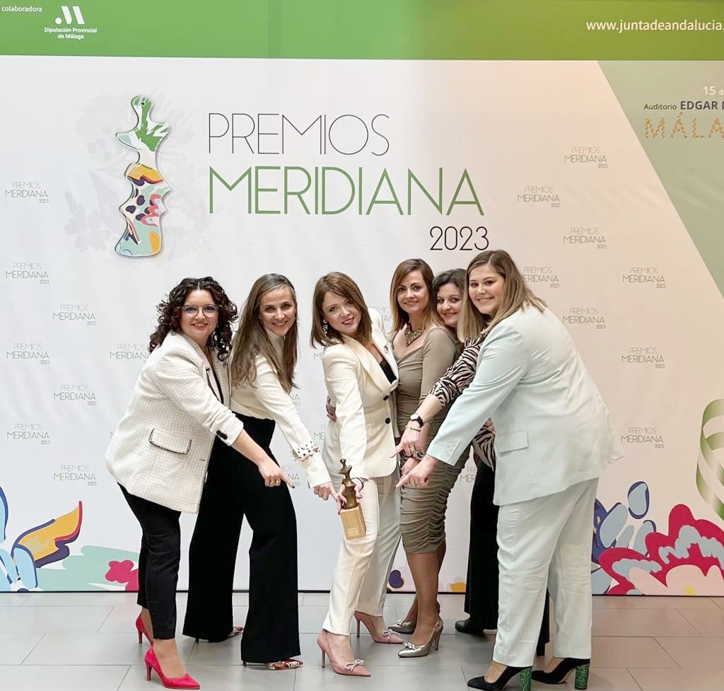 Ana Isabel Molina y las compañeras de ASEM desplazadas a Málaga para recoger el Meridiana.