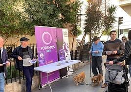 A la derecha, Sánchez del Pino, en una actividad reciente de Podemos y Jaén, Sentido y Común.