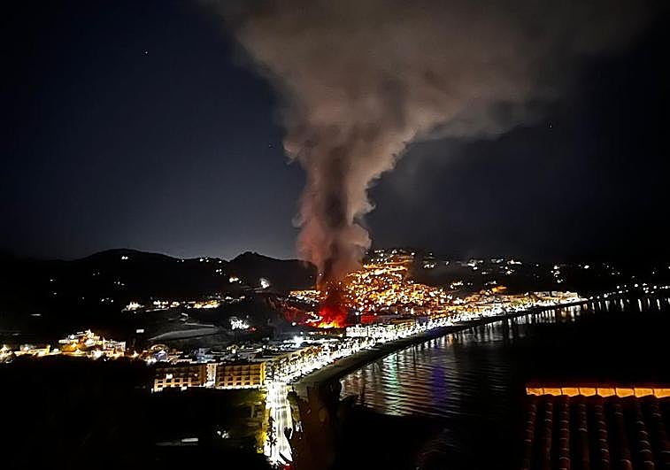 El incendio visto desde Cerro Gordo.