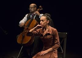 La bailarina torremolinense Nieves Rosales, en el escenario.