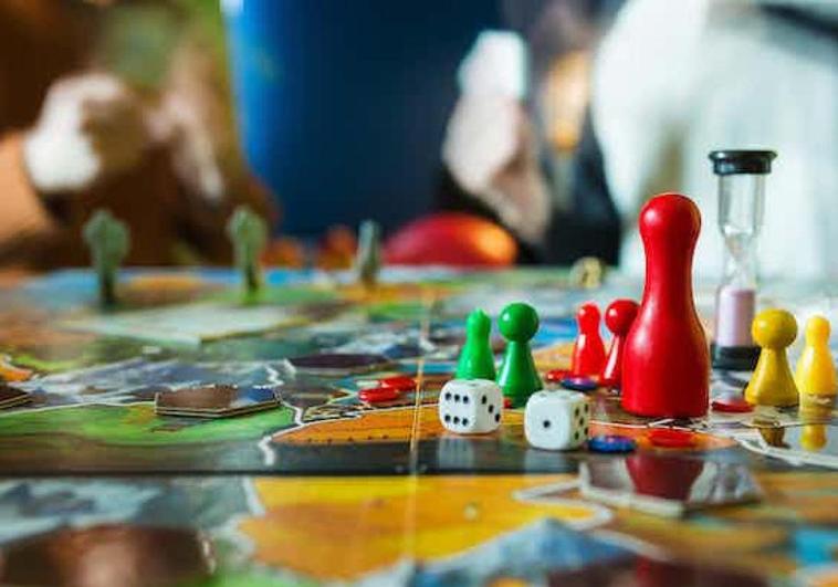 Investigado por vender varios juegos de mesa falsos en Granada Ideal