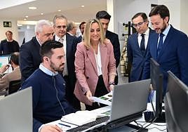 Visita de la consejera de Fomento, Marifrán Carazo, a la sede de CAF en Granada