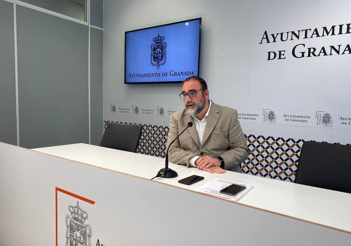 El edil de Unidas Podemos, Francisco Puentedura, este lunes en el Ayuntamiento de Granada.