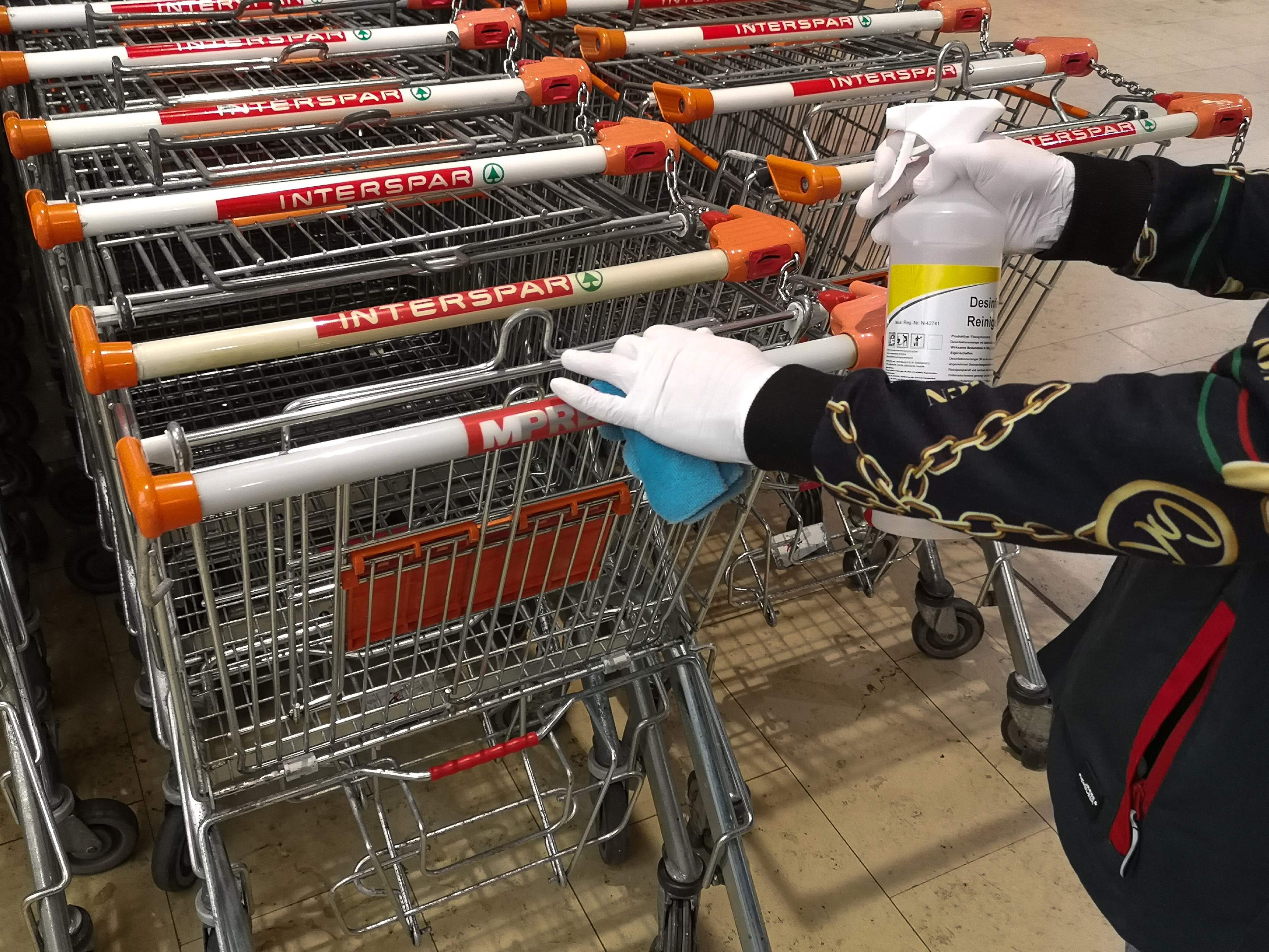 La multa de la DGT que puede caerte si das este uso al carrito de la compra.