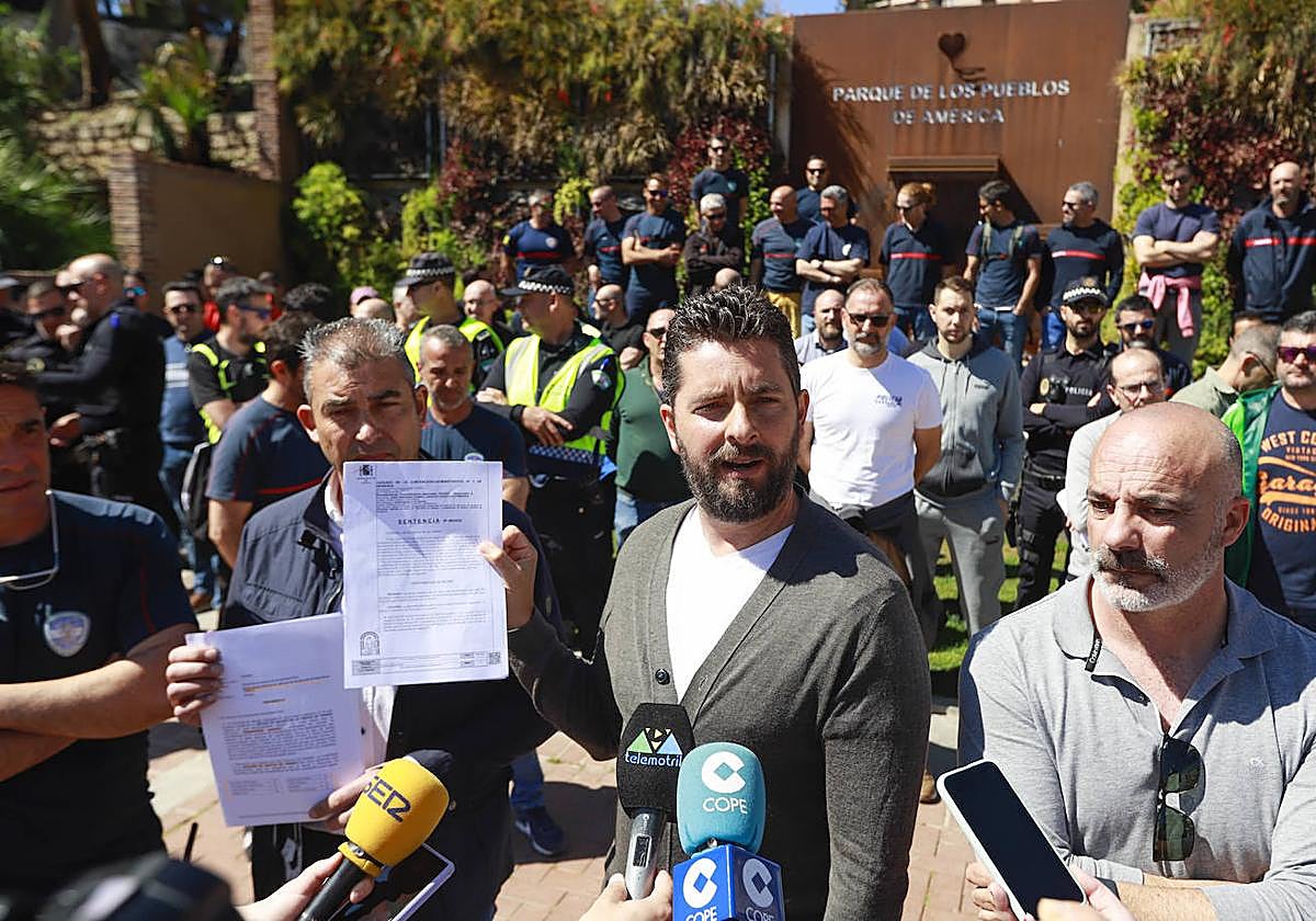 Concentración Policía Local y Bomberos de Motril.