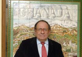 Ramón Tamames, en un curso en la Cámara de Comercio de Granada.