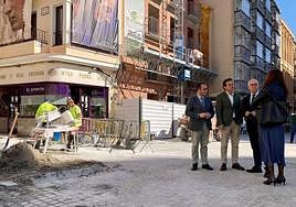 José Ayala, Agustín González y Jesús Estrella durante la visita a las obras del entorno de la Catedral.