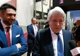 Enrique Cerezo a su llegada a la cena de aniversario en Bailén.